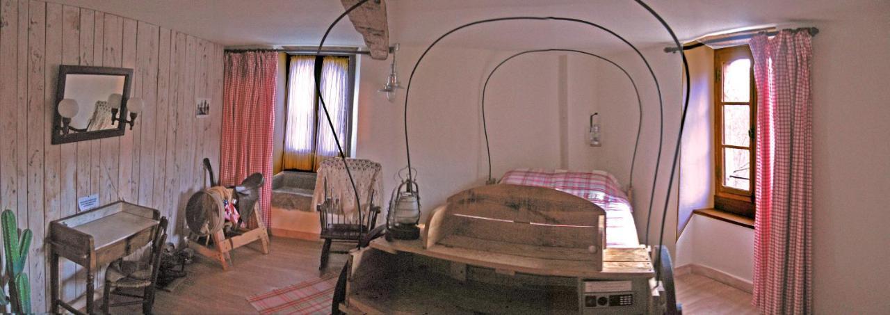 Bed and Breakfast L'Échappée Belle Lacourt Esterno foto
